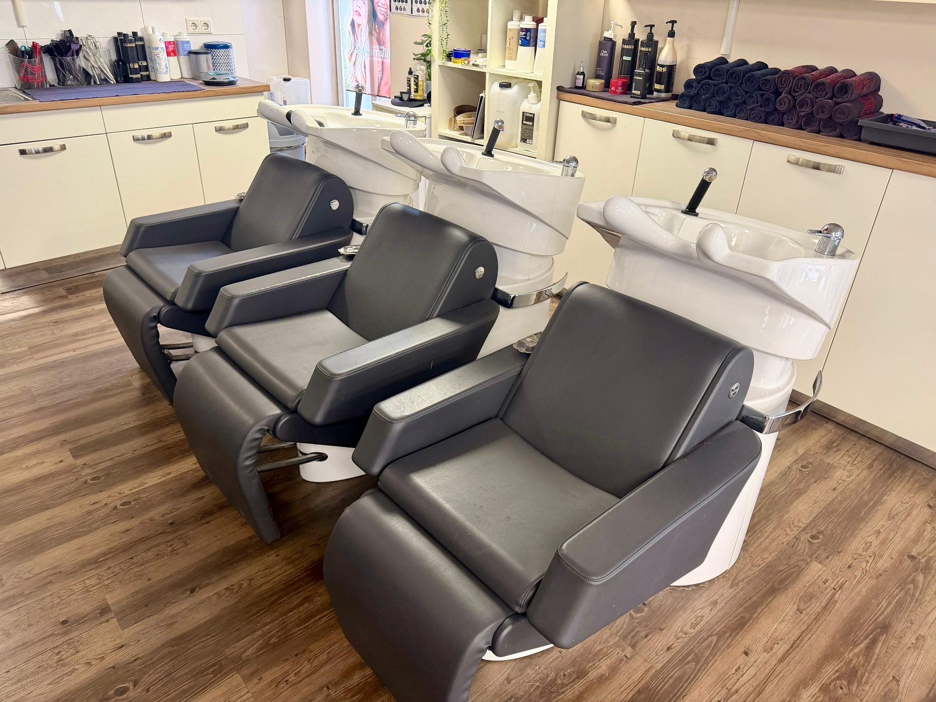 Professionelle Haarwäsche und Farbbehandlung in Eltville